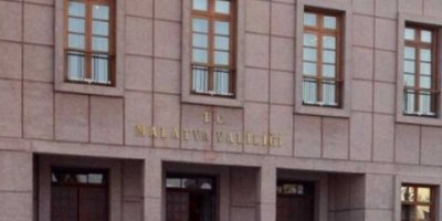 Almanya'ya toplu iltica: Üç bürokrat görevden alındı