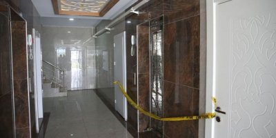 Asansör kazasında çocuğuna sarılarak korumaya çalışan baba ağır yaralandı