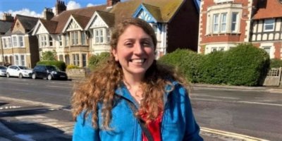 Oxford Belediye Meclisi’ne Kürt kadın siyasetçi Evin Ebrişemi seçildi