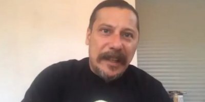 Gazeteci Erk Acarer evinde uğradığı saldırıyı anlattı