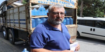 Yabancılara su götüren Kürt iş insanı tepki ile karşılandı