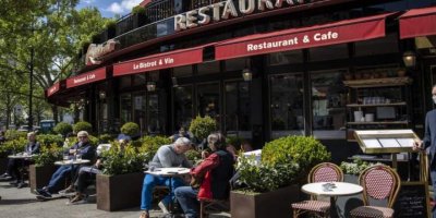 Almanya’da yarından itibaren kapalı alanlara girişte test veya aşı defteri istenecek