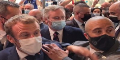 Macron’a yumurtalı saldırı!