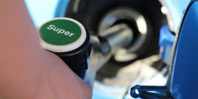 Benzin ve motorine bir zam daha