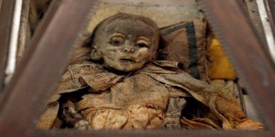 Bilim insanları 200 yıllık çocuk mumyalarını x-ışınları kullanılarak incelenecek