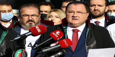 Raporu sansürlenen "İnsan Hakları Merkezi"nin altı üyesi istifa etti