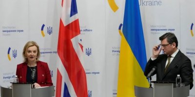 Ukrayna, İngiltere ve Polonya üçlü ittifak kurdu