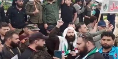 Efrin’deki Araplar gösteri yaptı: Türkiye’deki Suriyeliler dönmesin!