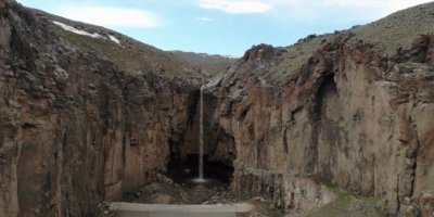 Van...  ‘Çirava Ezîdiyan’ Şelalesi ismi Yaşar Kemal Şelalesi olarak değiştirildi