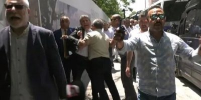 TÜİK protestosuna biber gazlı saldırı