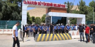 Kayyumun resmi belgede sahtecilik yaptığını ortaya çıktı