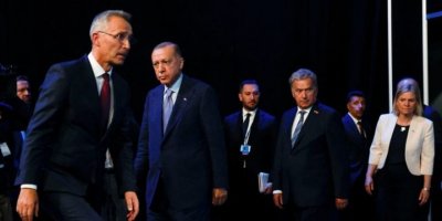 Finlandiya Cumhurbaşkanı: YPG’ye insani yardım devam edecek