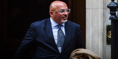 Kürt bakandan Johnson’a çağrı: En doğrusu istifa etmektir