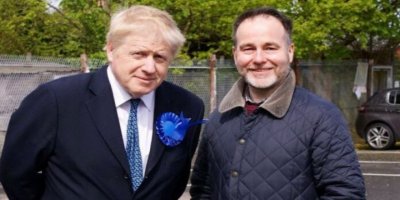 Boris Johnson neden istifa etti?