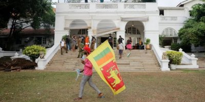 BBC: Sri Lanka Devlet Başkanı Rajapaksa askeri jetle kaçtı 