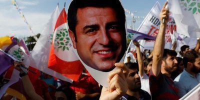 PKK-silah ve Demirtaş - Altan Tan*