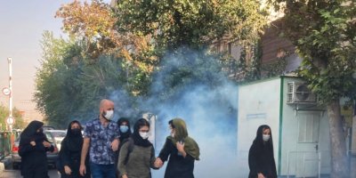 İran’da Polis ile Öğrenciler Çatıştı