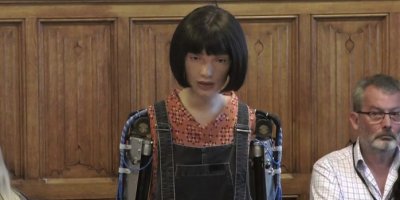Robot sanatçı Ai-Da, İngiltere parlamentosunda konuştu