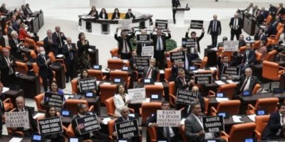 20 soruda 'dezenformasyon' yasası; haber verme görevi ve halkın haber alma hakkı nasıl kısıtlanıyor?