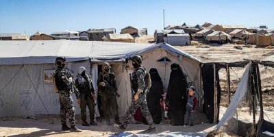 Fransa 55 vatandaşını Hol Kampı’ndan aldı