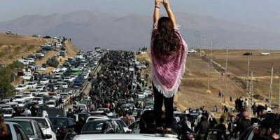 Jina Emini anması sonrası polis ile göstericiler çatıştı