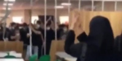 İran’da kadın ve erkekleri ayıran yemekhane duvarı yıkıldı