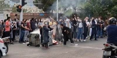 İran’da protestolar sürüyor: “Ahlak polisinin kaldırıldığı bir yalan”
