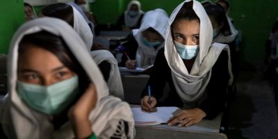 Taliban, kadınların üniversiteye gitmesini yasakladı