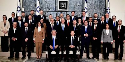 Netanyahu hükümeti güvenoyu aldı, Paris büyükelçisi istifa etti