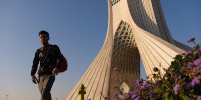 İran | Azadi Kulesi’nin önünde dans eden çifte 10'ar yıl hapis cezası