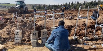 Adıyaman'daki mezarlığın kepçe operatörü: Bir seferinde 150 kişiyi gömdük, uyuyamıyorum...