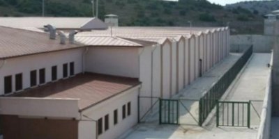 Antep'te tutuklular bir aydır hasarlı cezaevinde kalıyor