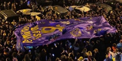 Feminist Gece Yürüyüşü sona erdi: Yasağı dinlemeyen kadınlar meydanları doldurdu