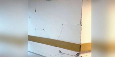 Sağlıkçılar hasarlı hastanede barınıyor: 'Akla, bilime ve vicdana sığmaz'