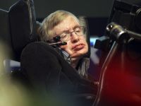 Ünlü bilim insanı Stephen Hawking hayatını kaybetti