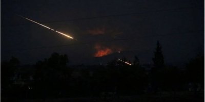 Deyrizor’daki hava saldırılarında İran destekli 30 milis öldü