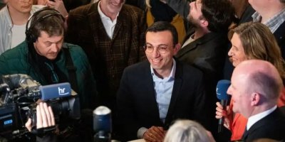 Rojavalı Mike Josef, Frankfurt belediye başkanı oldu