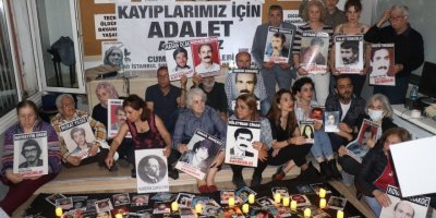 Gözaltında kaybedilenler için mumlar yakıldı