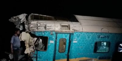 Hindistan'daki tren kazasında ölü sayısı 288'e yükseldi