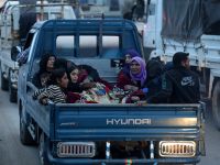 Afrinli siviller yerlerde ve otomobillerde yatıyorlar