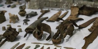 MARDİN - Bir evde 22 bin 278 tarihi eser ele geçirildi