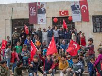 Afrin’deki okullarda Erdoğan posteri ve Türk bayrakları
