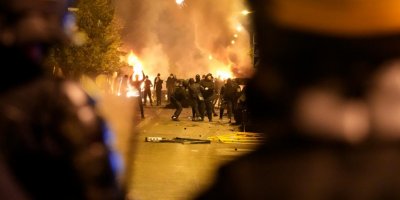 Fransa’da göçmenlerin sokak eylemleri: Binlerce gözaltı, bir milyar euro maddi zarar