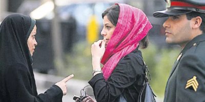 İran'da "ahlak polisi" yeniden devriyelere başlayacak