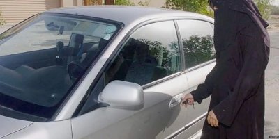 Almanya'da mahkeme trafikte peçeli çarşafa izin vermedi