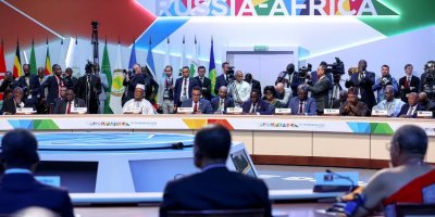 Rusya-Afrika zirvesinde 'dilencilik' tartışması