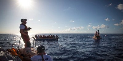 İtalya açıklarında mülteci teknesi battı: 41 ölü