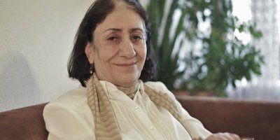 Zara Ödülü'nün sahibi Rojavalı yazar Amine Omer oldu