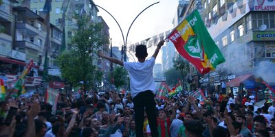 Diyarbakırlılar şampiyonluğu halaylarla kutladı