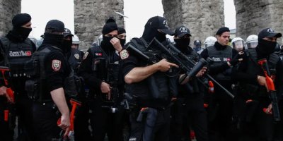 İstanbul'da sabaha karşı '1 Mayıs' baskınları: Çok sayıda gözaltı var